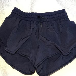 Classic black like new lululemon shorts hotty hot